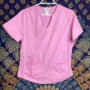 🦋5/20$🦋 bubble gum pink scrubs t-shirt